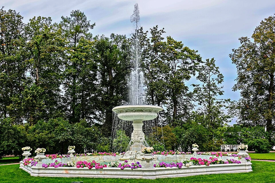 ⛲️Мраморный фонтан-ваза в Екатерининском парке — это настоящее произведение искусства, созданное в 1