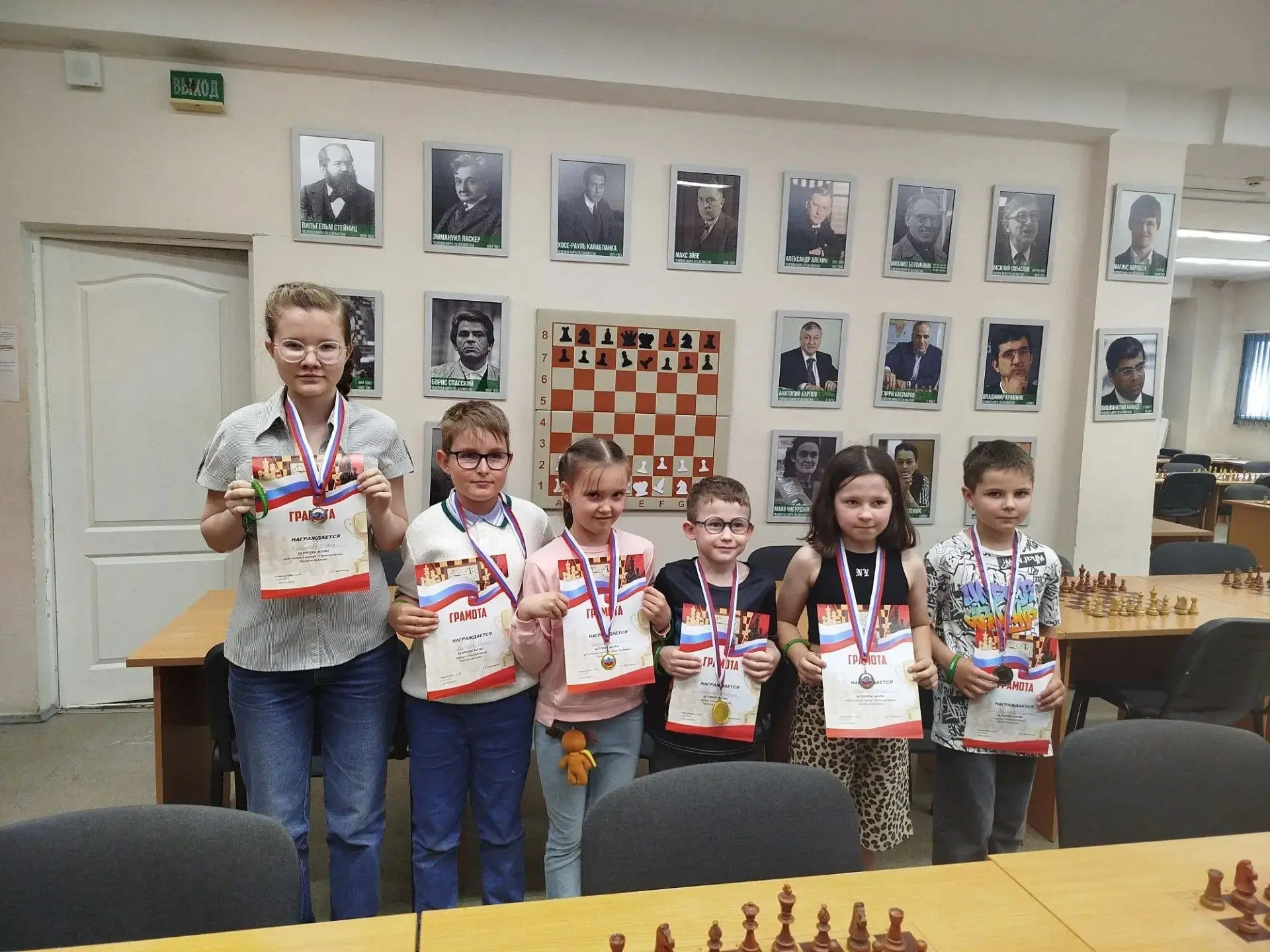 🏆 «Уральские пешки»: лето началось с шахматных баталий! 🏆

На прошлой неделе в Уральской шахматной