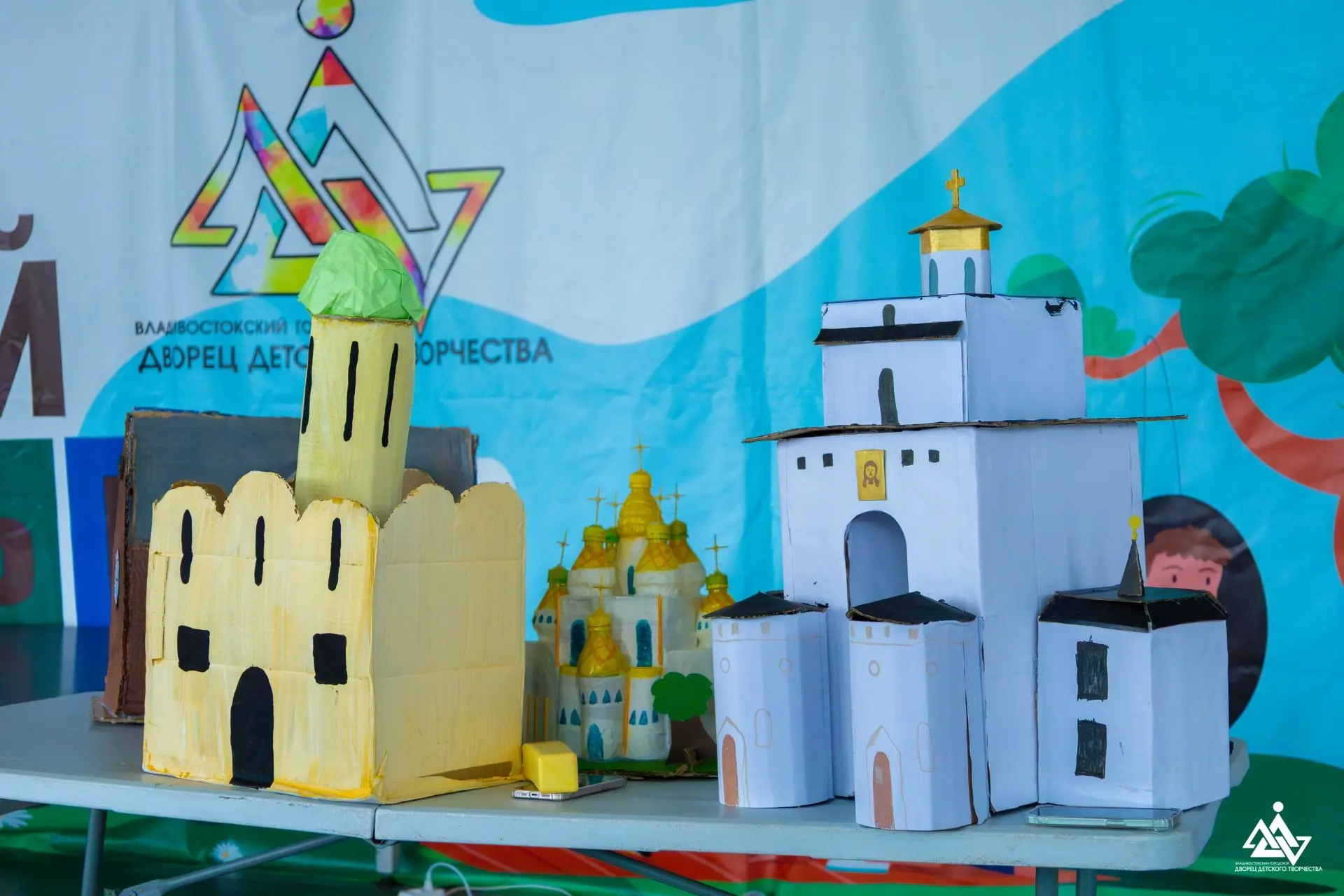День открытий и творчества в нашем лагере! ✨ 
 
Наши отряды превратились в настоящие научные общины 