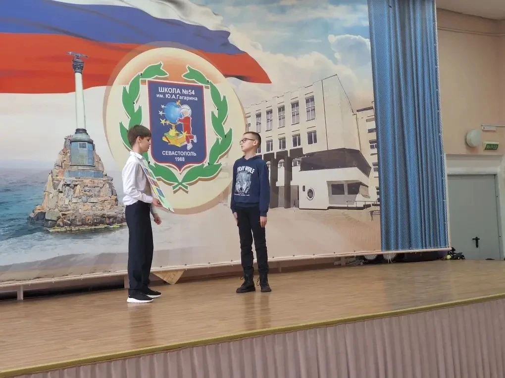🎭 Размышляем о важном с театральной студией «Закулисье»   📱 Ученики 5-х классов посмотрели постановк