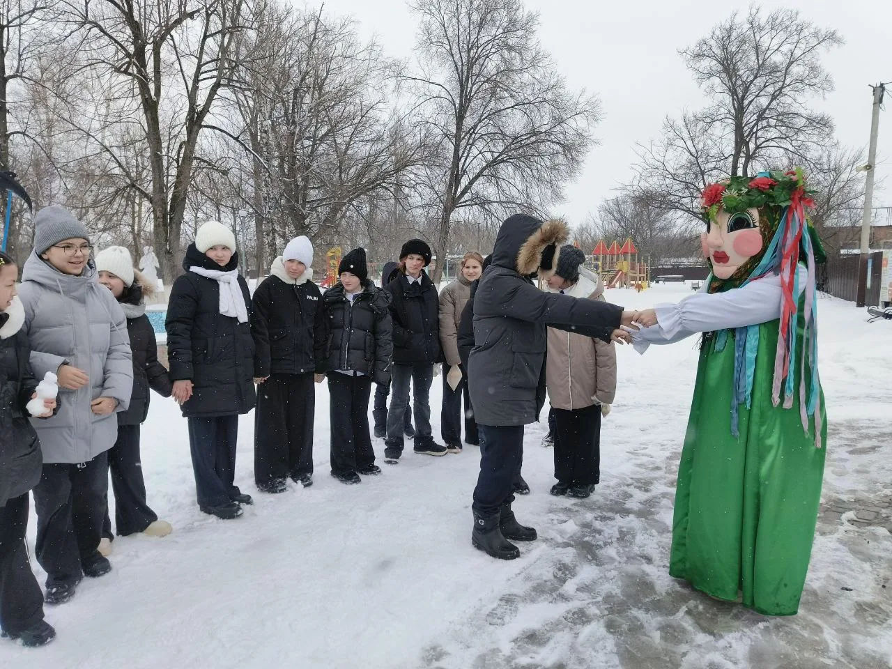 Ученики 5 "А" и ученики 5 "В" класса посетили детскую городскую библиотеку. Им рассказали о том, как