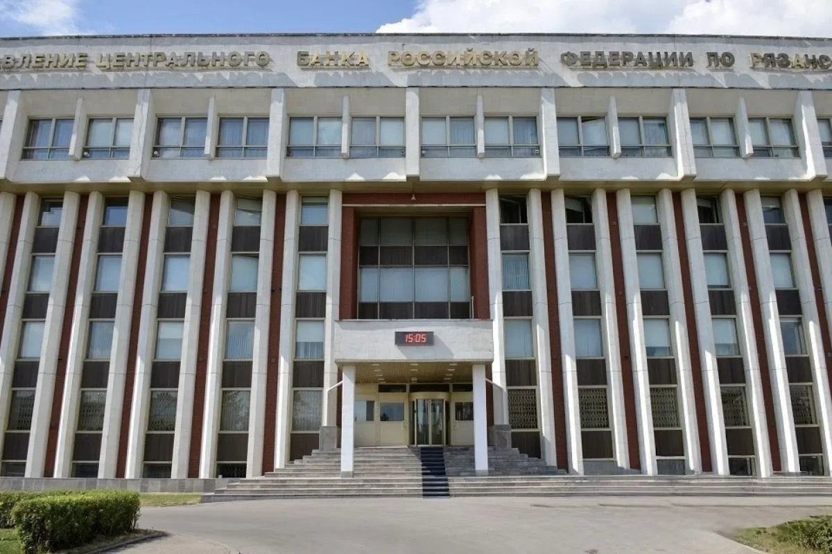 🏦 ЦБ снизил ключевую ставку до 14,25% (девятое снижение подряд). Экономика растёт, цен...