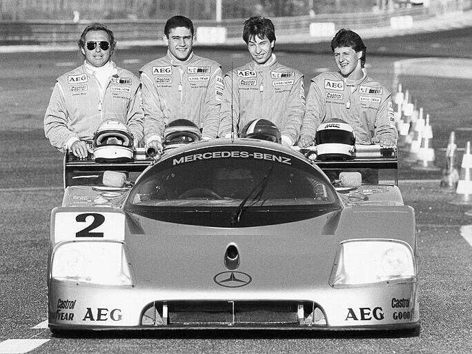 Гоночный прототип Mercedes‑Benz Sauber C9 и его пилоты, 1989 год.