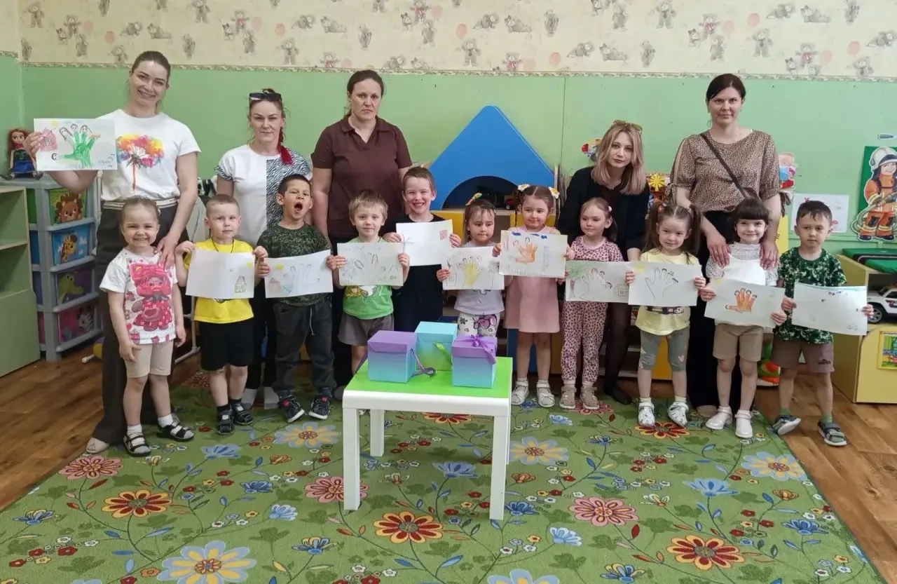 "Вечер семейного творчества: "Портрет семьи на детских ладошках" 👨‍👩‍👧‍👦