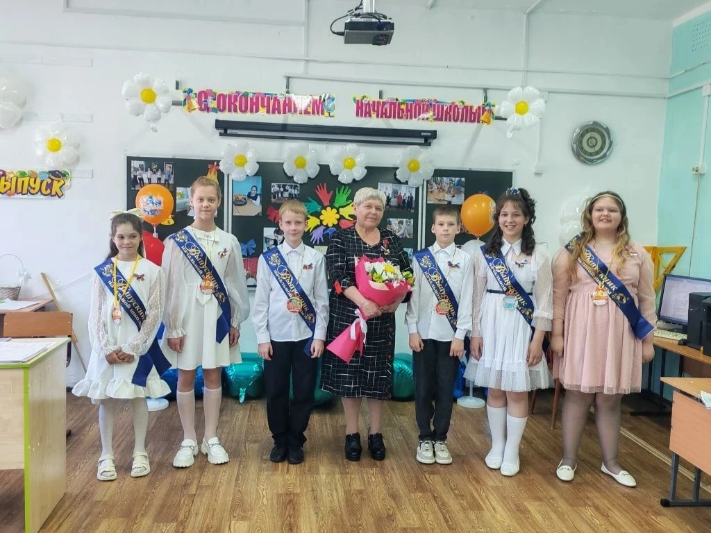 🎉 В школе прошёл праздник «Прощай, начальная школа!»