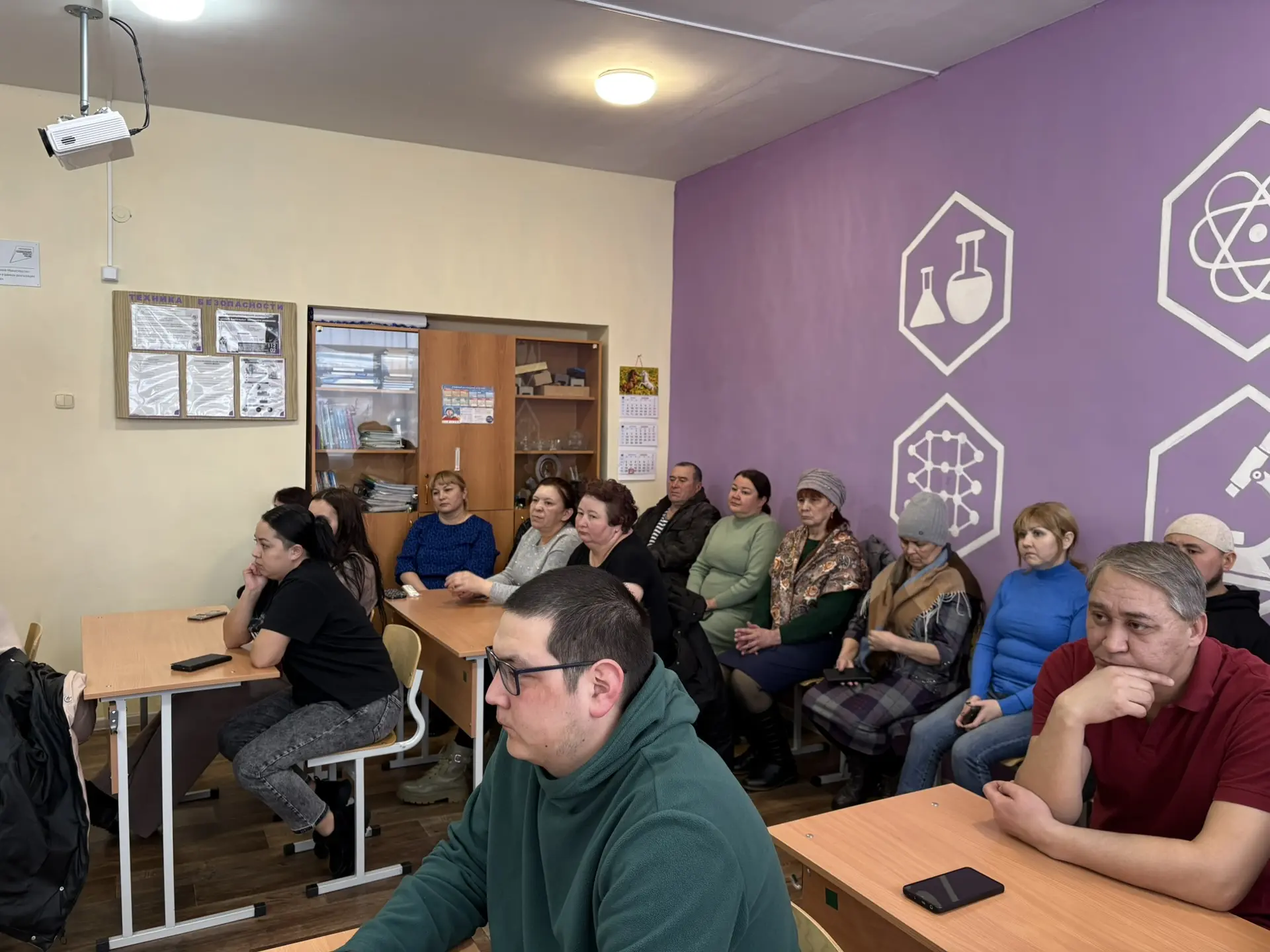 Родительское собрание: противодействие экстремизму и терроризму 

В школе состоялось собрание, посвя