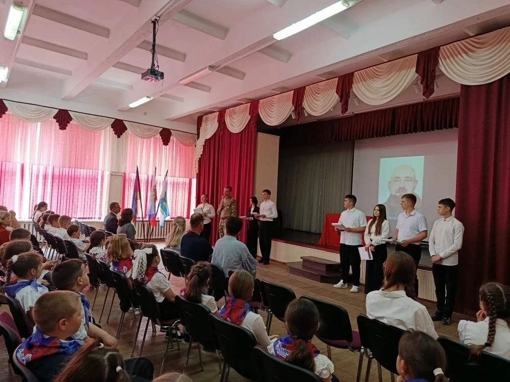 Наша школа присоединилась к Всероссийскому проекту «Парта Героя»  Сегодня в нашей школе состоялось т