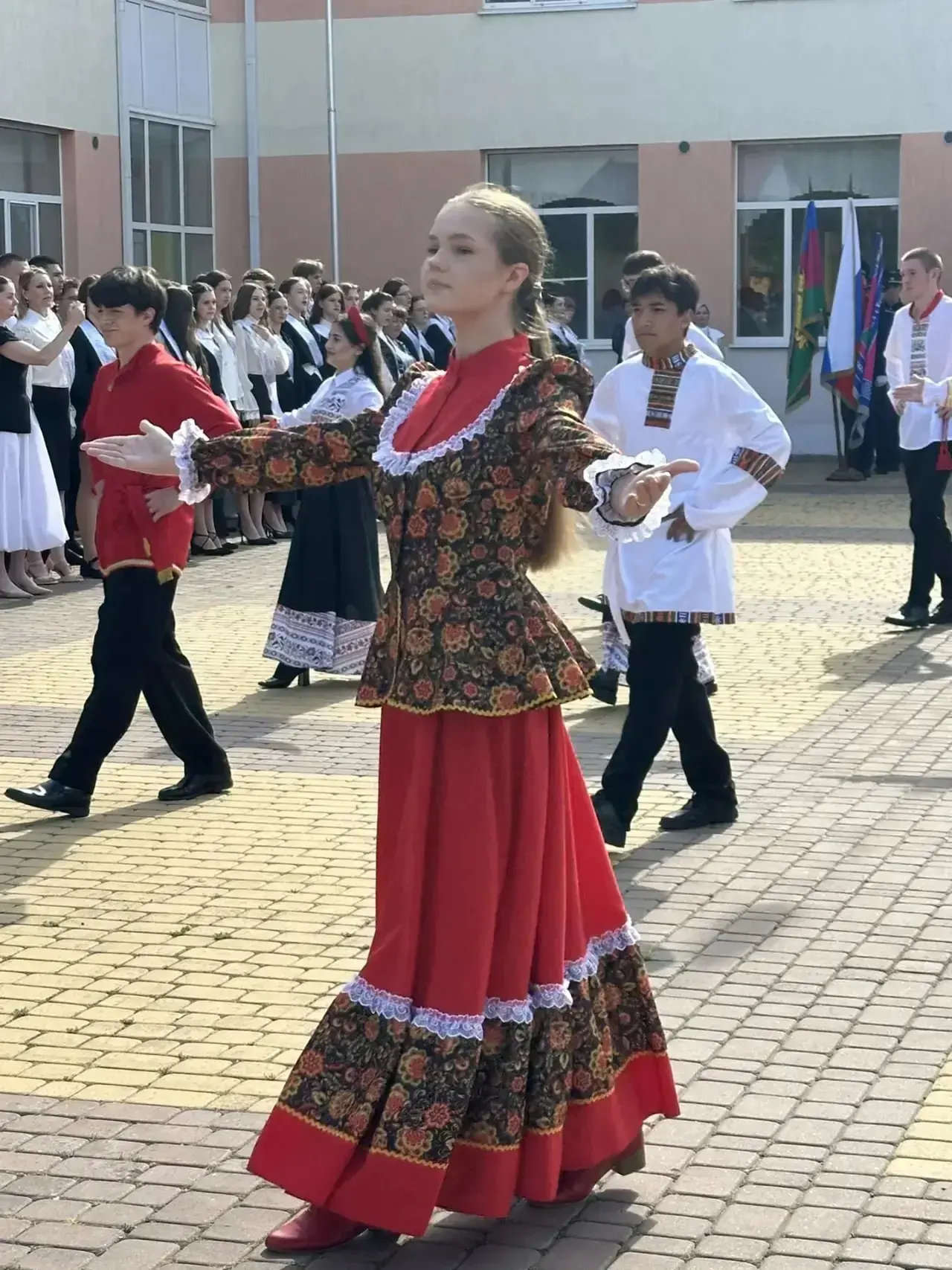 Ну вот и всё… Отзвенел последний звонок! 🔔✨  В школе №9 старшеклассники официально распрощались со ш