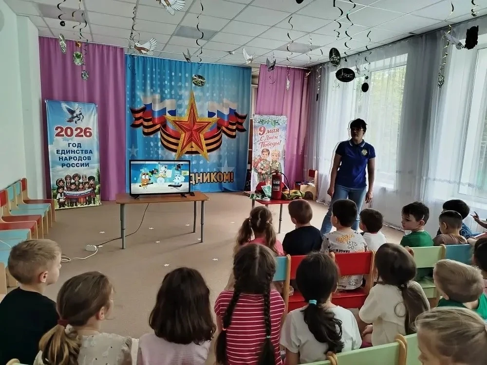 МОУ "СОШ имени Л.М. Доватора", корпус 2-5. В подготовительную группу 4 "Осьминожки" приходила инстру