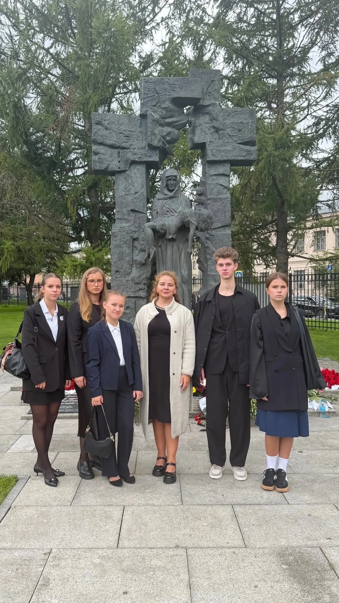 3 сентября — день памяти жертв трагедии в Беслане. В Санкт‑Петербурге у памятника «Детя...