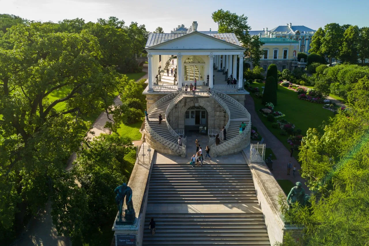 Статуи Геракла и Флоры в Камероновой галерее