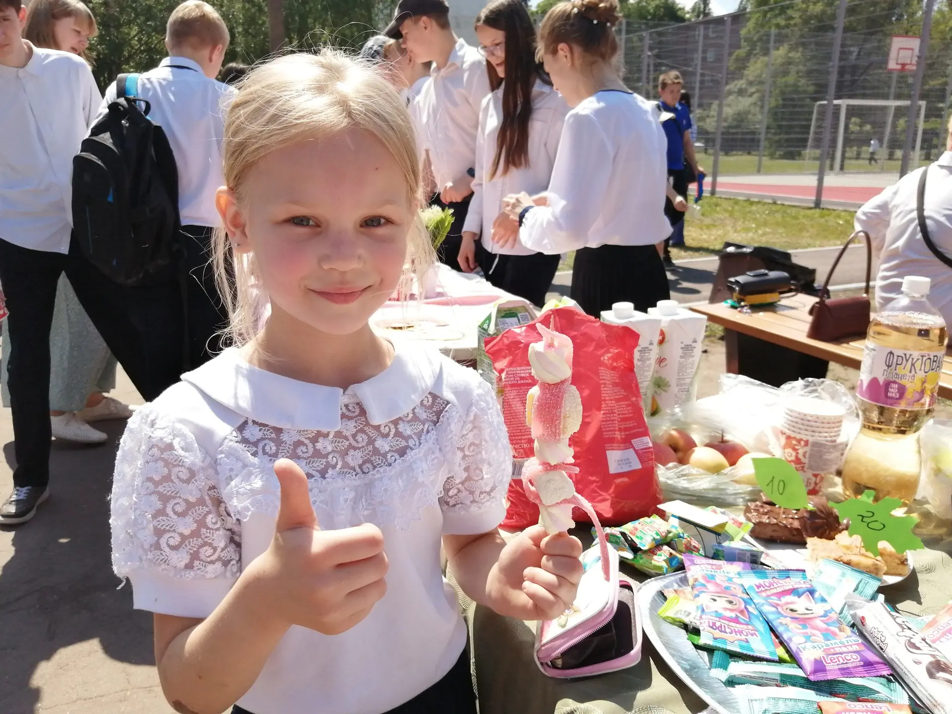 22 мая в нашей школе прошла уличная ярмарка в рамках проекта «Школа, которую мы любим».