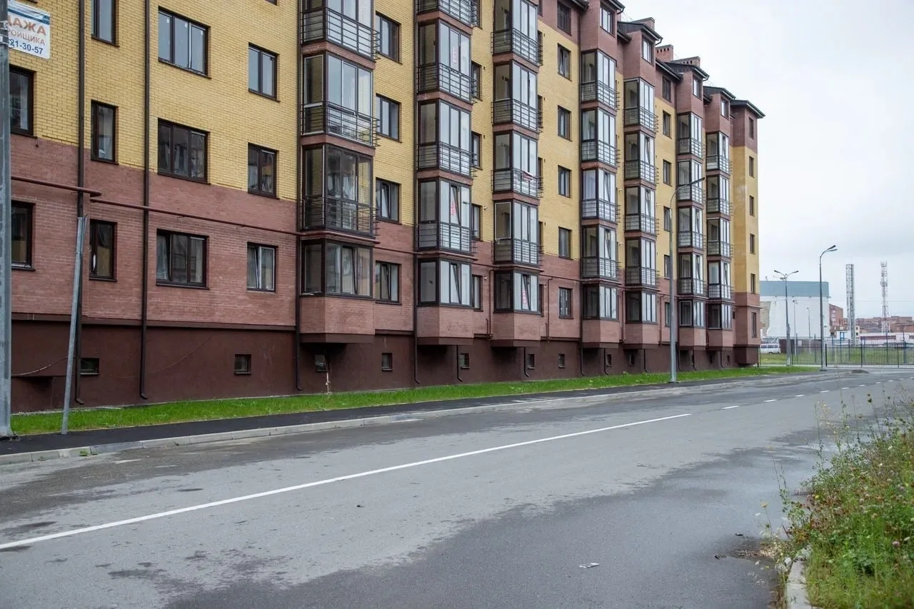 В «Новом городе» обустроили тротуары. До этого жители несколько лет передвигались по пр...
