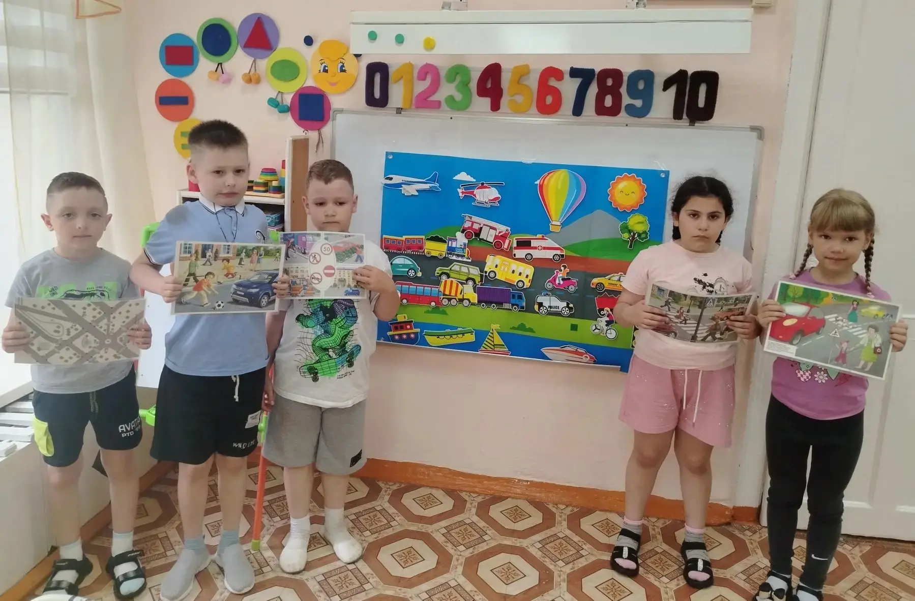 У  ребят подготовительной группы "Почемучки" прошло познавательное занятие  "Путешествие в мир транс