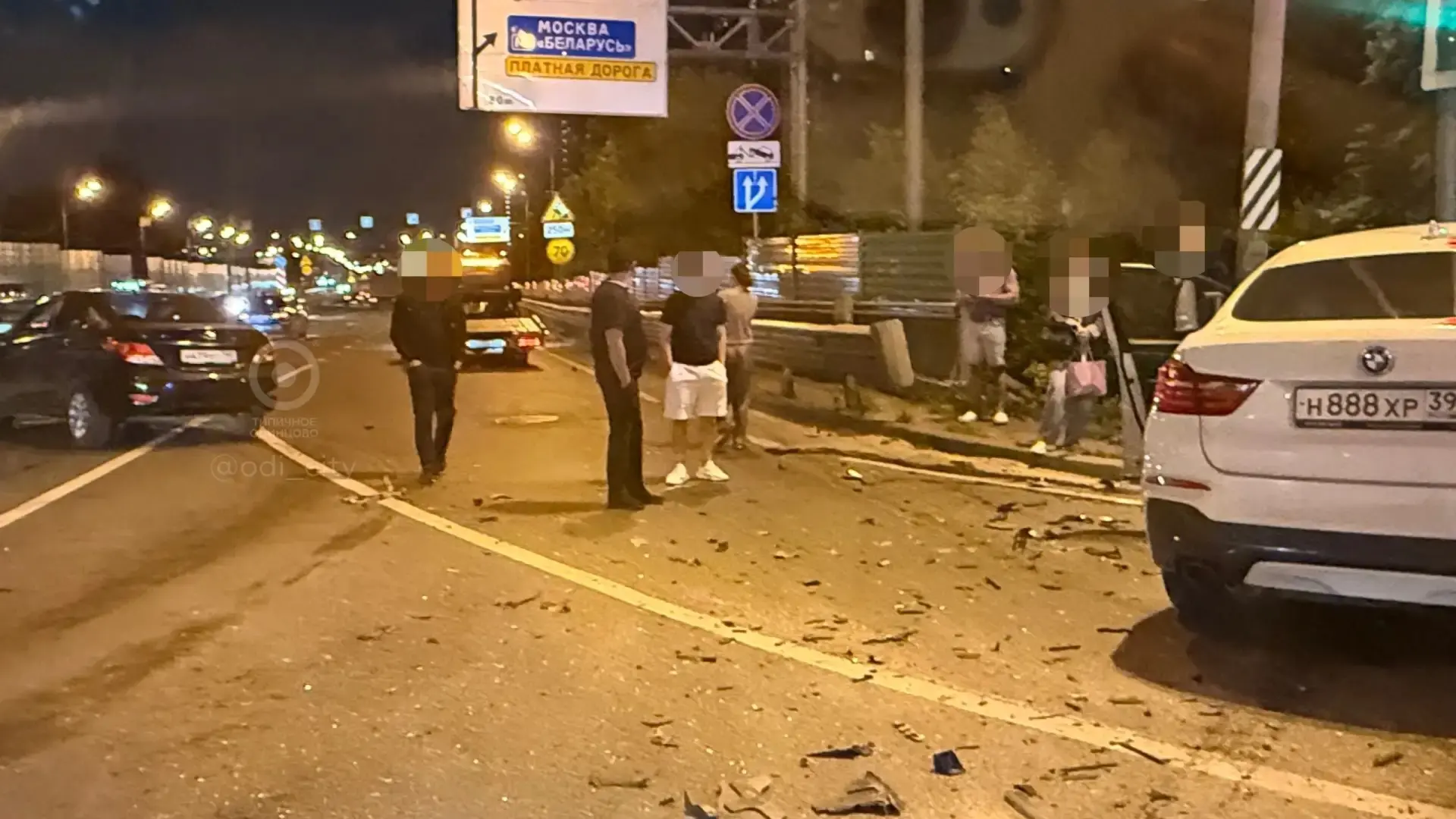Авария при выезде с поселка ВНИИССОК на Можайское шоссе: БМВ и Хендай серьезно пострадали