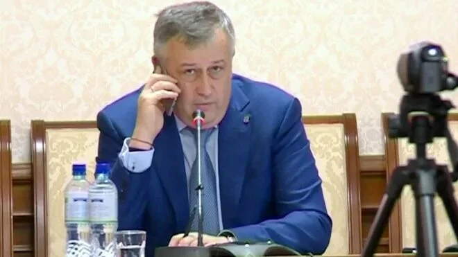 Сегодня с 16.00 до 17.00 губернатор Ленобласти Дрозденко ответит на вопросы жителей, за...