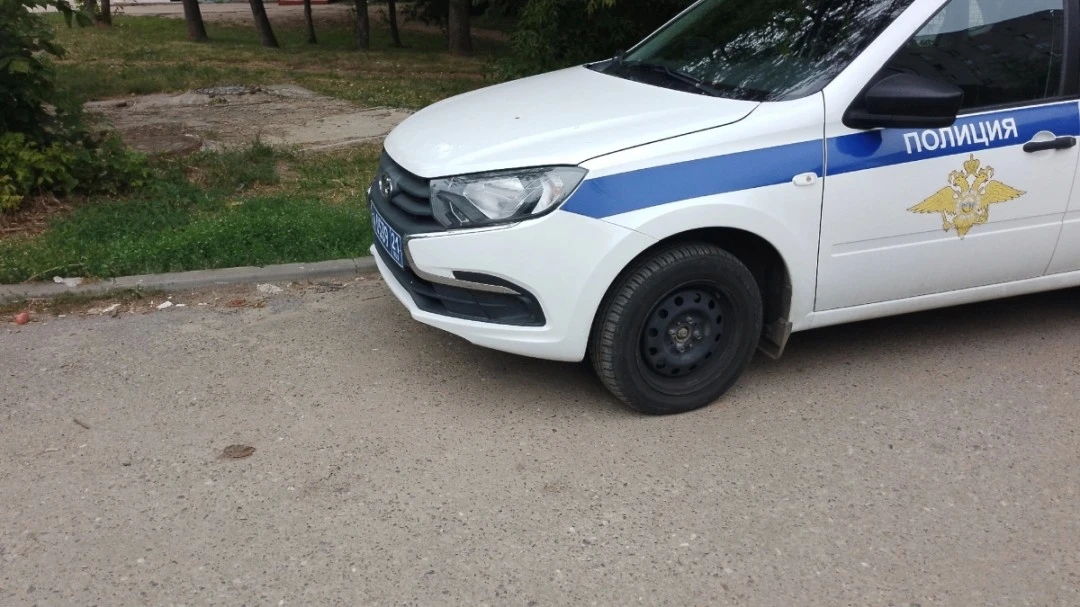 В Сыктывкаре перевернулся большегруз
