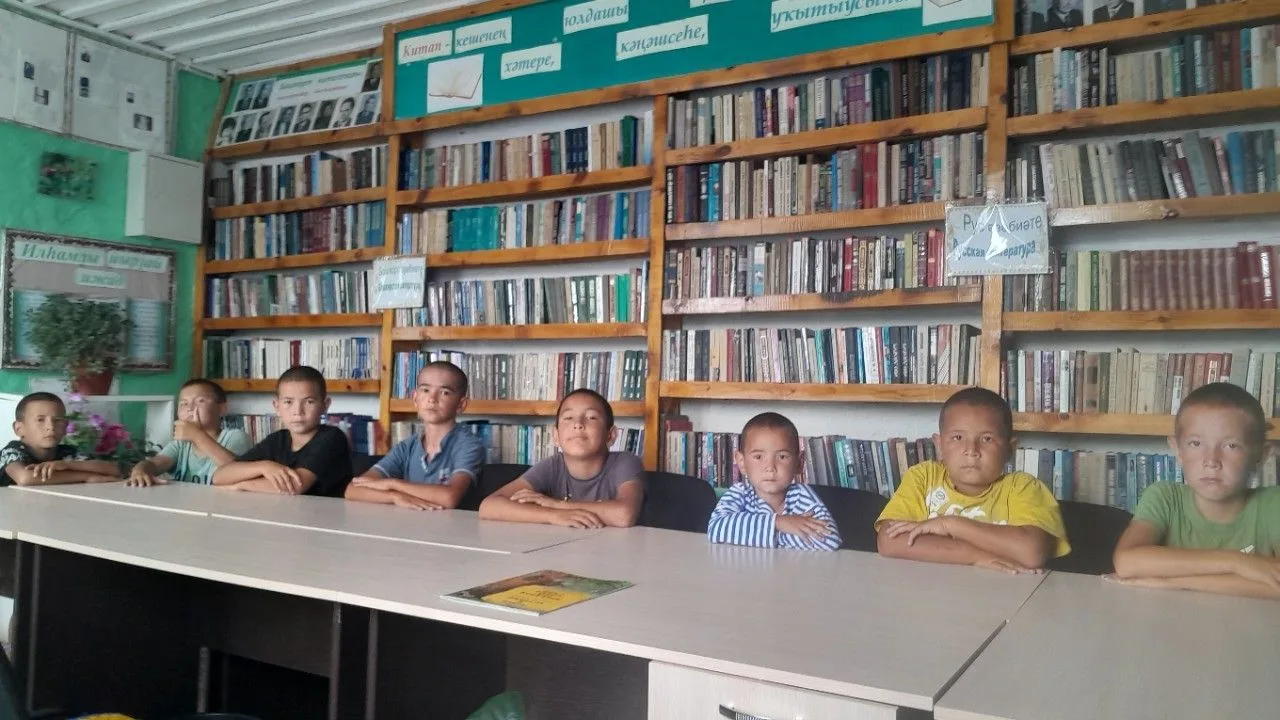 Бөгөн Буранбай ауылы китапханаһына уның тоғро дуҫтары килде. Балалар Жәлил Кейекбаевтың "Айыу һәм ба
