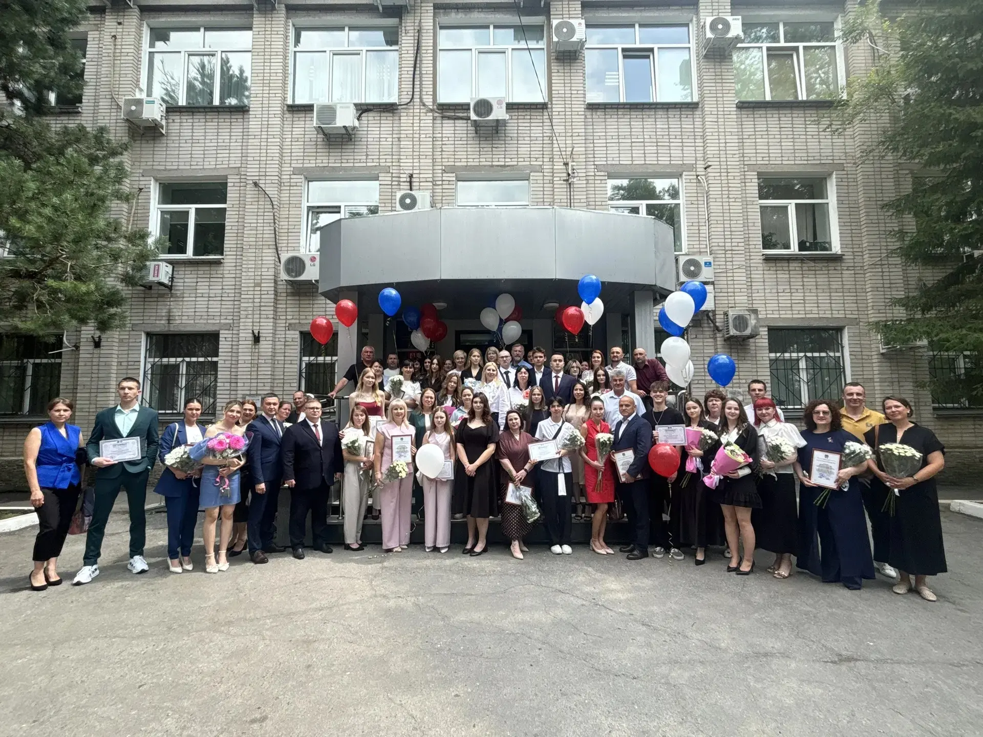 Сегодня в Хабаровском районе состоялась торжественная церемония чествования выпускников...