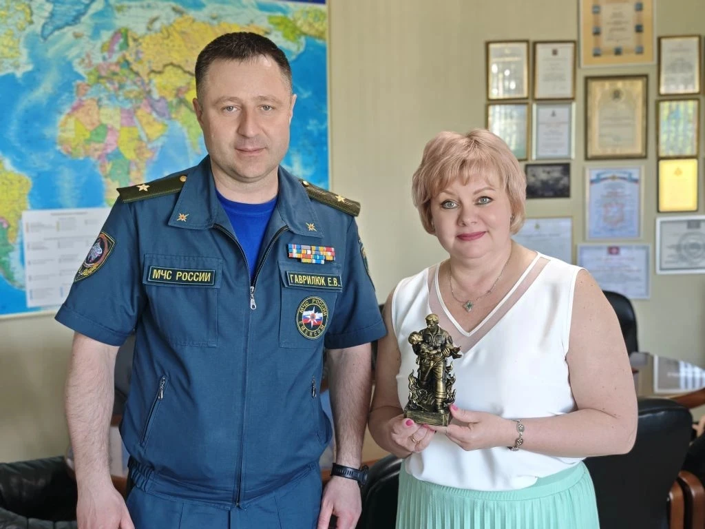 Всем нашим большим коллективом учеников, родителей и педагогов МОУ "СОШ  №15 с УИОП" ПО...