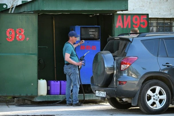 Напряженка у АЗС толкает водителей поближе к газу. Посчитаем экономию, посмотрим на инф...
