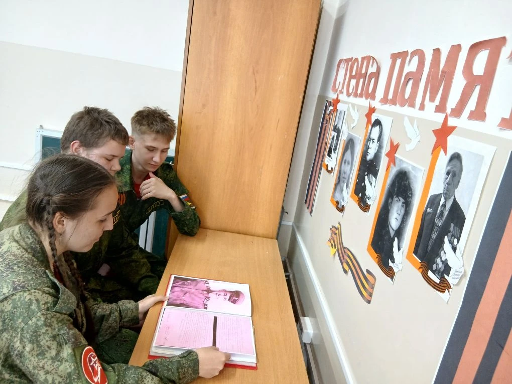 Живая память в каждом классе🕊  В нашем лицее появилась традиция, от которой у многих наворачиваются 