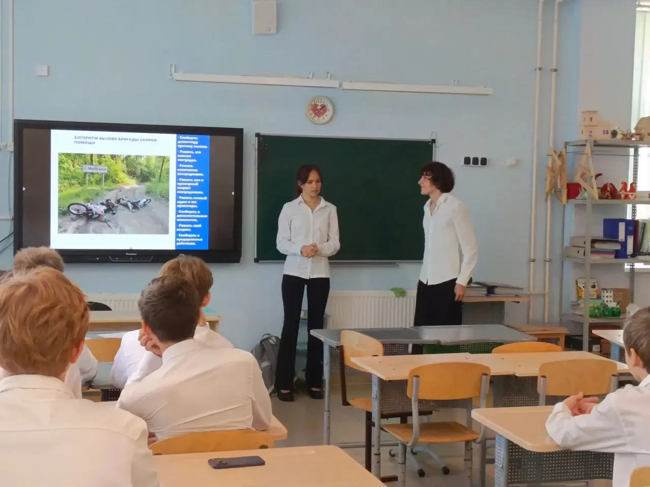 10.09.2026 в 9 «Ж» классе  прошел урок на тему "Оказание первой доврачебной помощи при ...