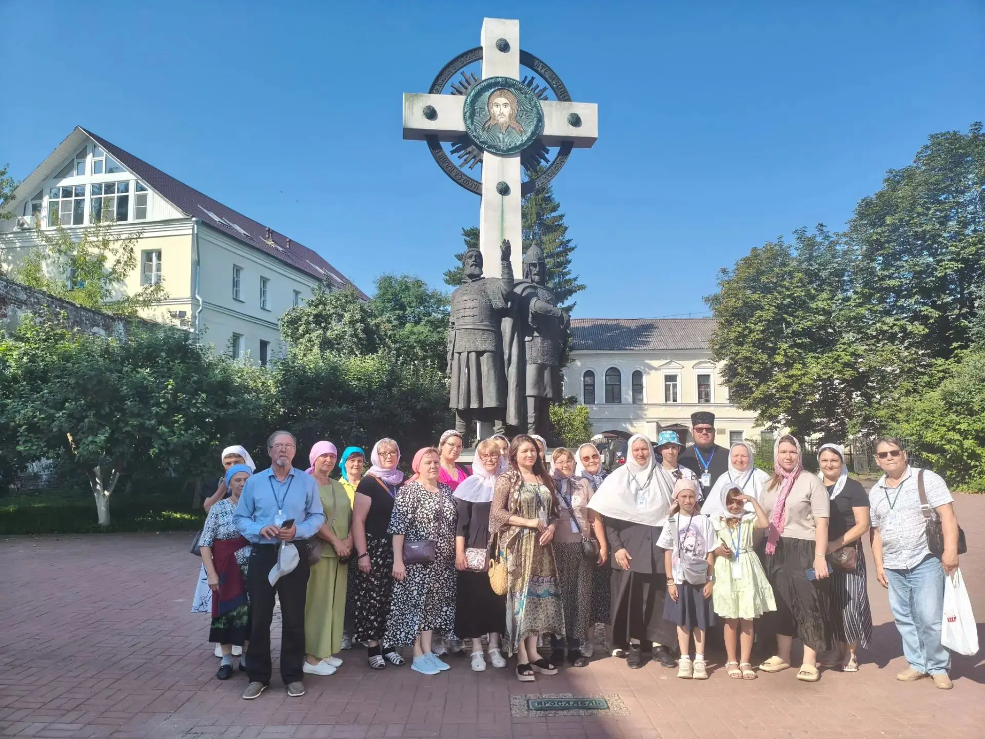 Наша паломническая группа, направляющаяся к святыням Санкт-Петербурга, уже добралась до...