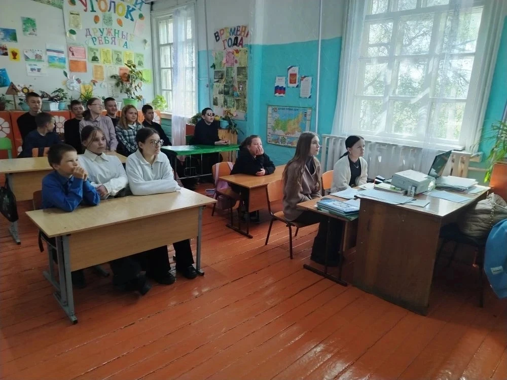 В рамках патриотического воспитания в школе прошёл классный час, посвящённый аварии на ...