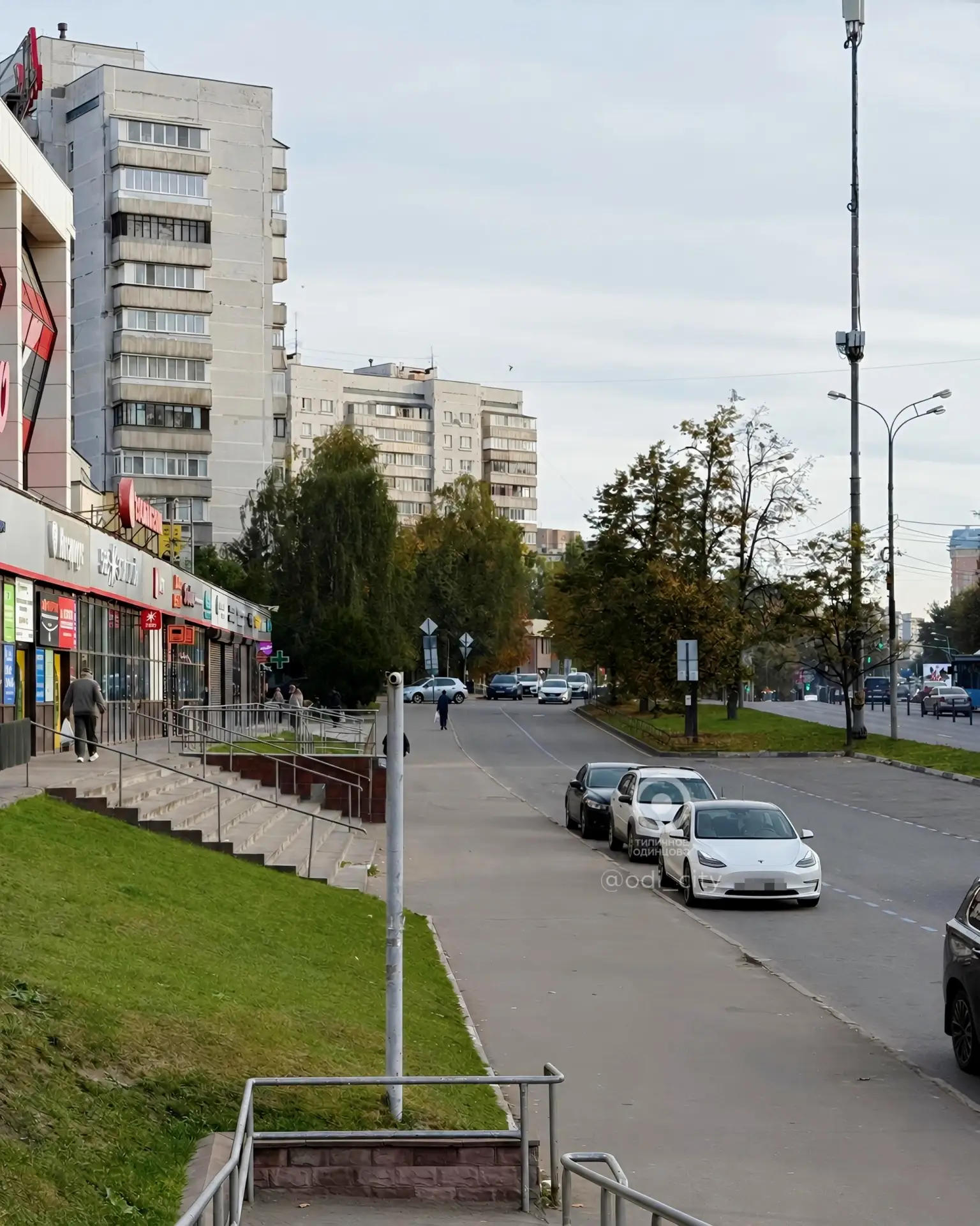 Электромобили в Подмосковье получат бесплатную парковку без регистрации