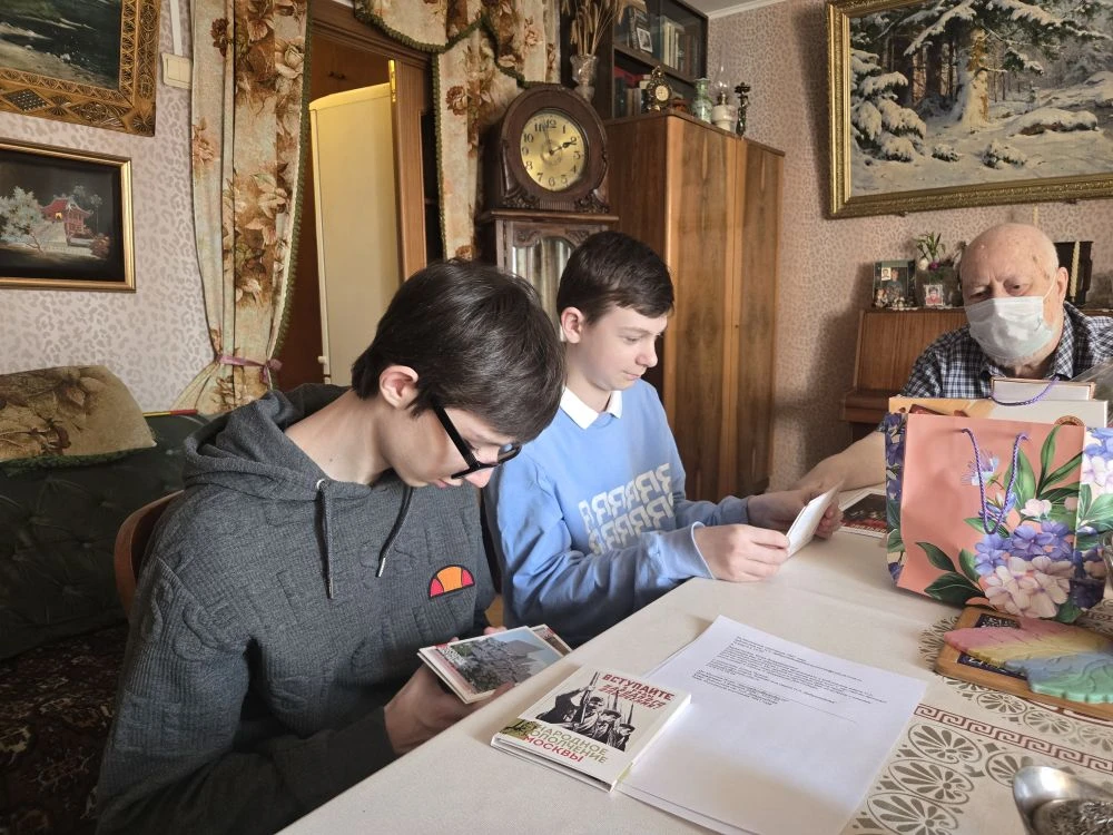 В гостях у автора книги  14 марта наши ребята из театральной студии "Ожившие страницы" представили н
