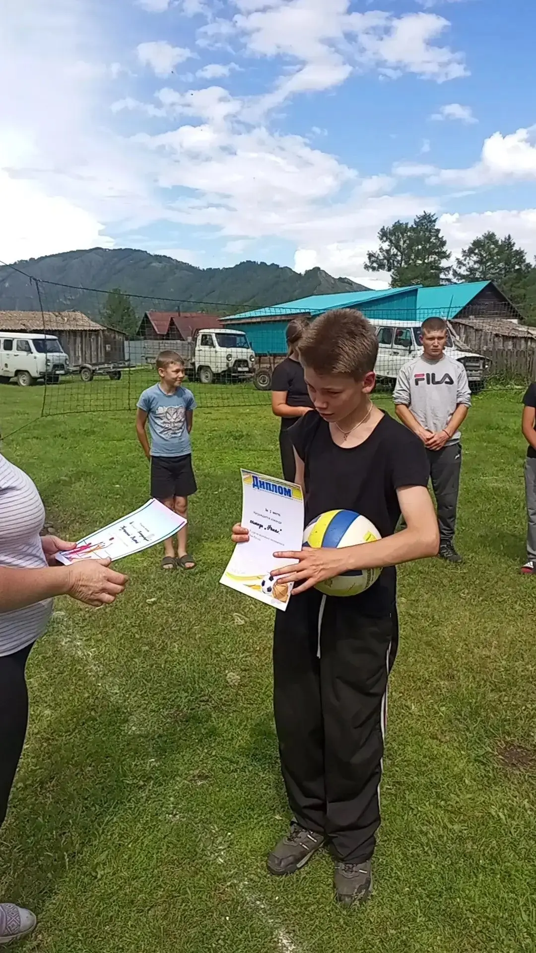 Спорт объединяет! Именно под таким девизом прошли соревнования по волейболу в посёлке Мараловодка, п