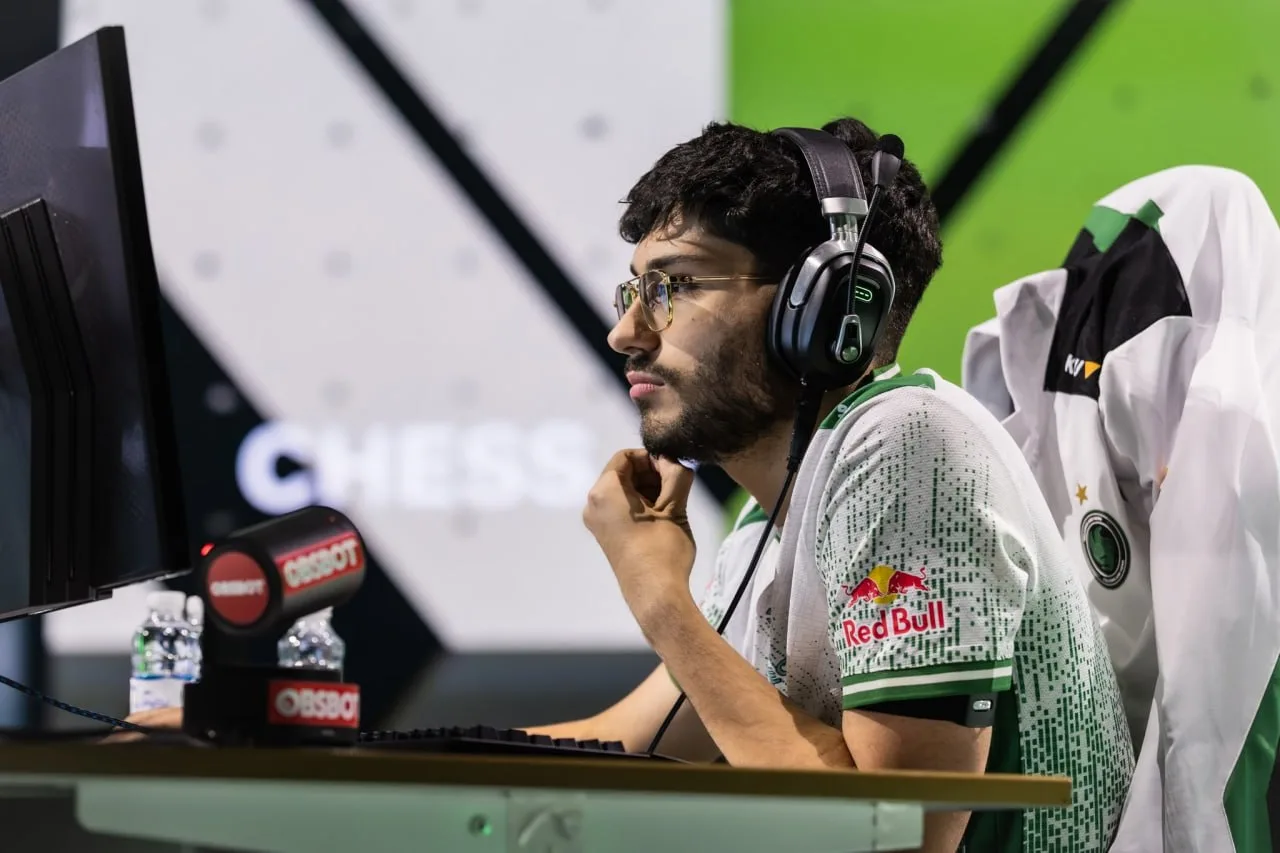 🎮 Фирузджа выбрал киберспорт 

Дилемму между киберспортом и Сент-Луисом каждый шахматист решает по-