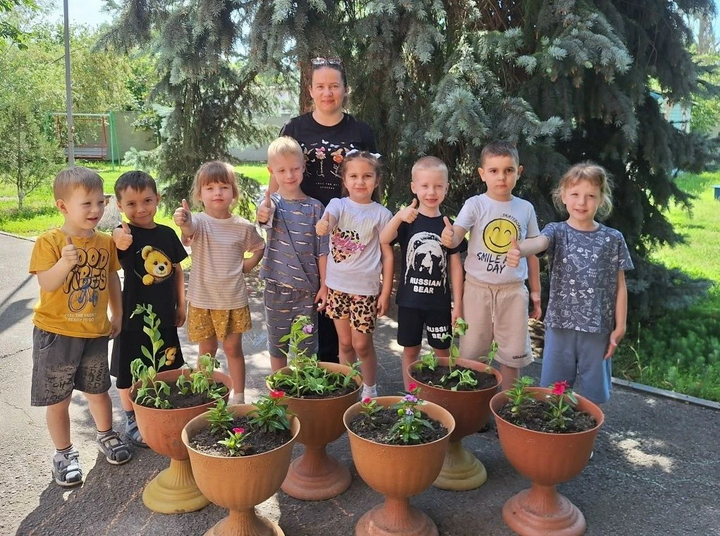 Малыши детсада «Сказка» украшали мир цветами
https://semivest.ru/2026/06/17/malyshi-detsada-skazka-u