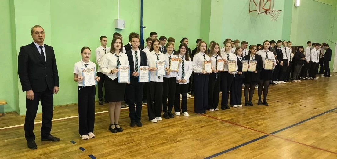 🇷🇺✨Вот и состоялась первая общешкольная линейка в Новом 2026 году, которая стала символом новых начи