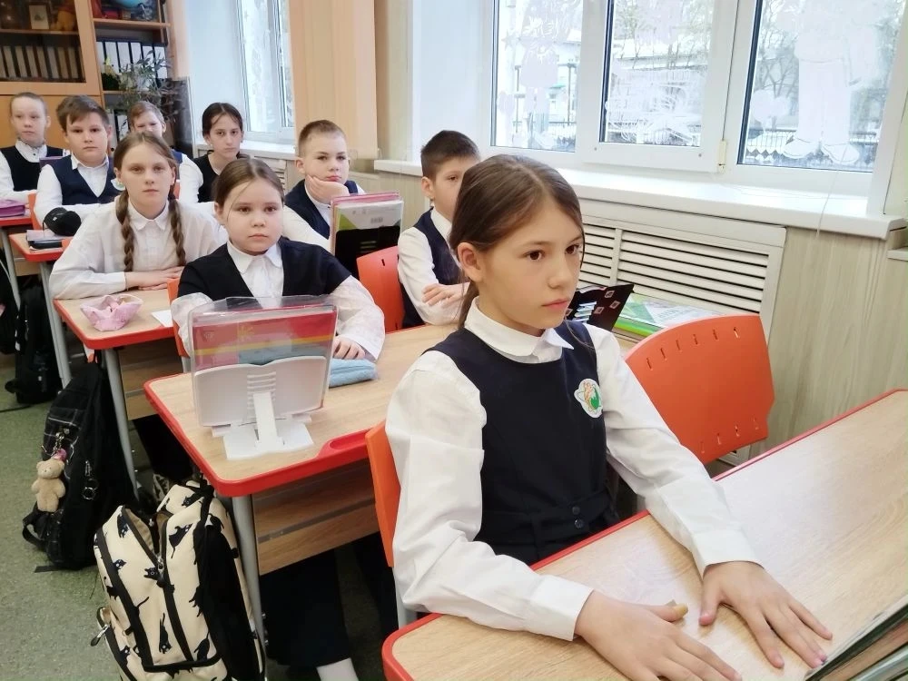 💬 Что значит работать в команде?  Сегодня в нашей школе прошёл цикл «Разговоров о важном» на тему ко