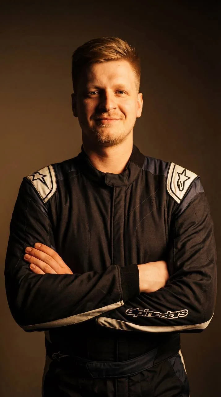 Наш земляк Александр Савченко — в числе лучших автогонщиков России по итогам 2025 года.  Торжественн