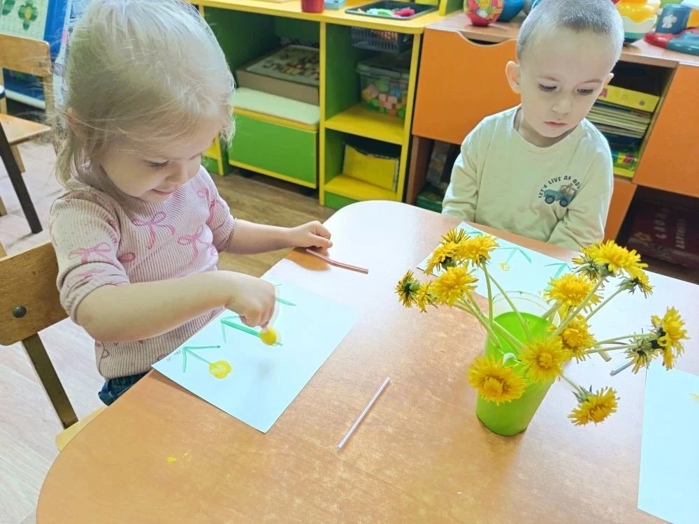 Уронило солнце лучик золотой.