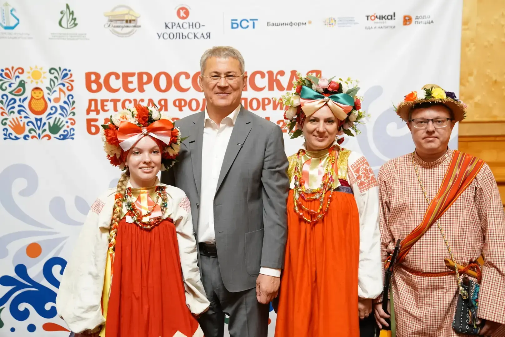 Участница Всероссийской детской Фольклориады Ариадна Шестопалова из Курской области пое...