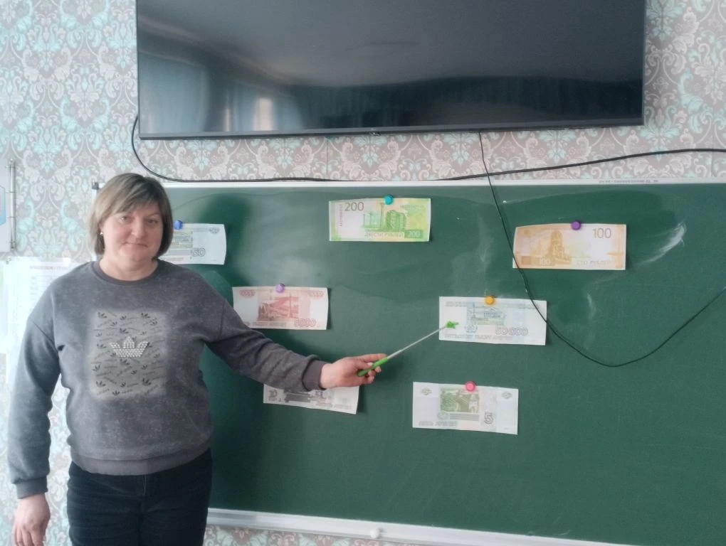 В ГБОУ ЛНР "Сиротинский УВК" был проведен ряд мероприятий по финансовой грамотности для педагогов:

