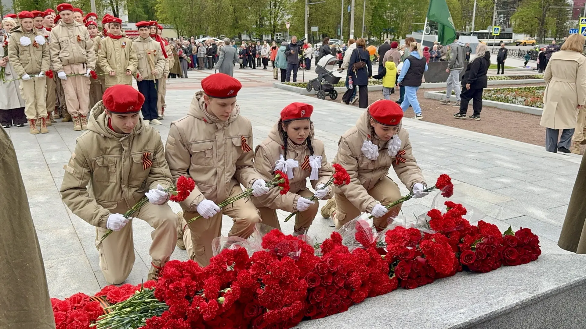 ✨Память поколений: Юнармейцы почтили подвиг героев  🇷🇺 9 мая, в День Великой Победы, юнармейцы отряд