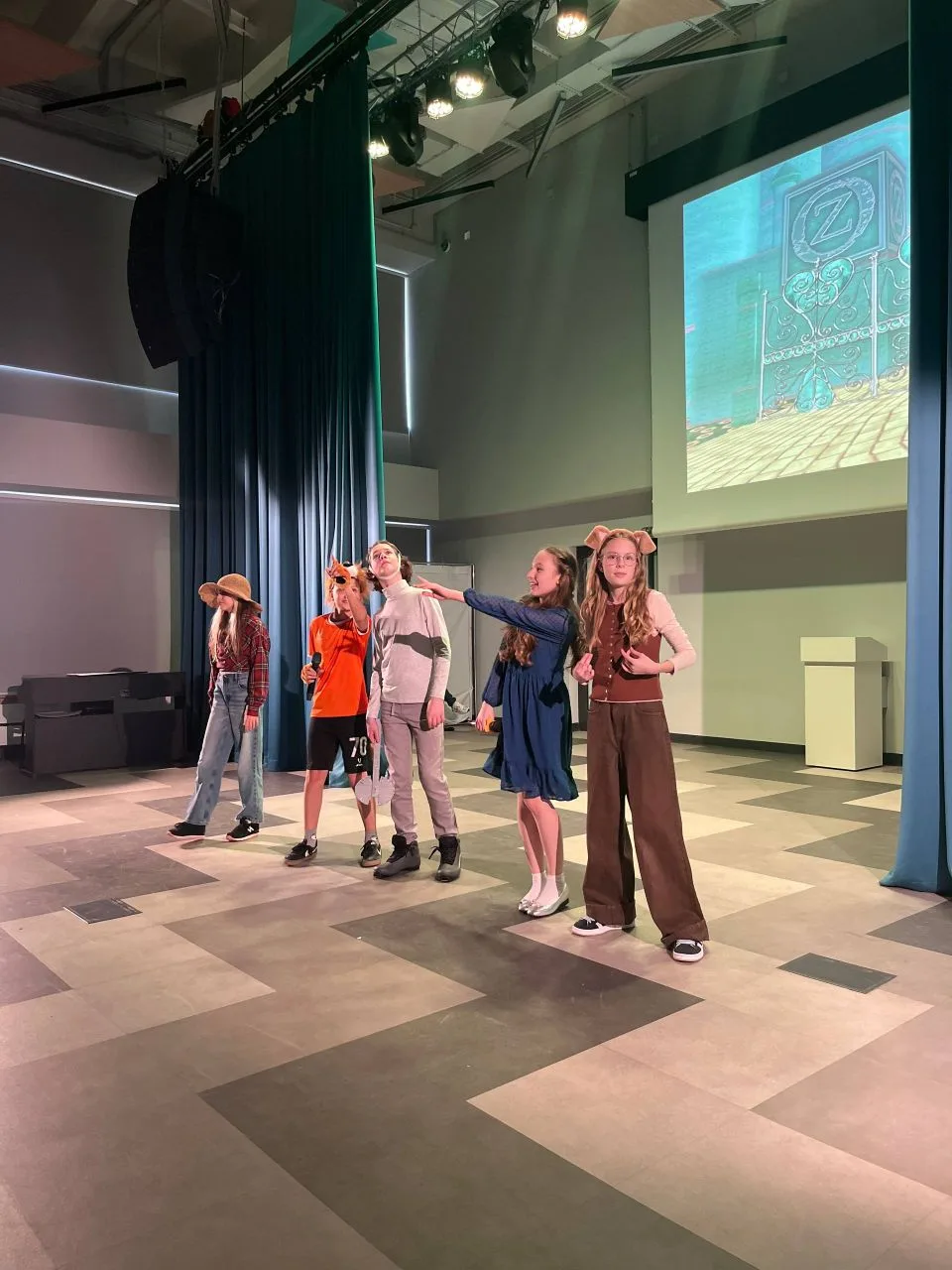 🎭Творческий дебют 6 «К» класса  📍Академика Челомея, 6А  🏰Наш актовый зал превратился в настоящую ска