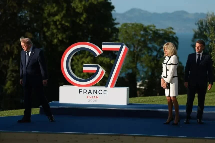 Саммит Россия – АСЕАН в разгаре, а во Франции закончилась встреча глав G7.

СМИ по привычке цитируют