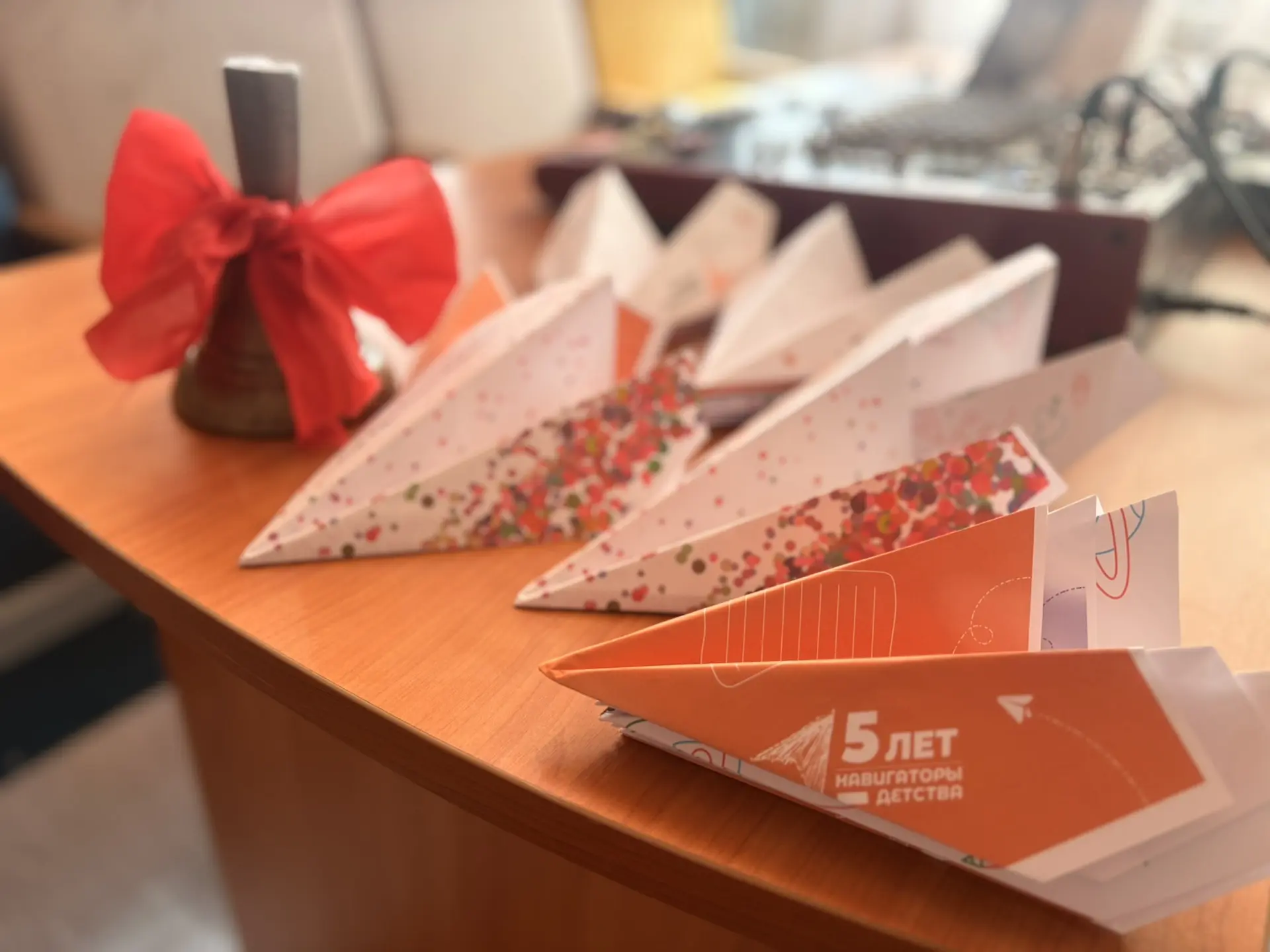 Самолетики будущего 🎓✈️

Последний звонок — важный и трогательный этап в жизни каждого выпускника. 