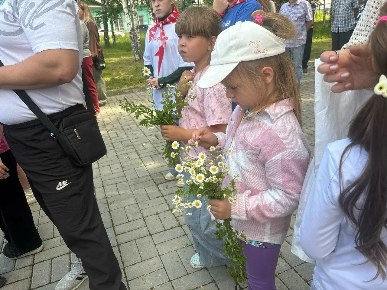 Сегодня, 22 июня, в День памяти и скорби, ребята из лагеря с дневным пребыванием «Солнышко» МБОУ ДО 