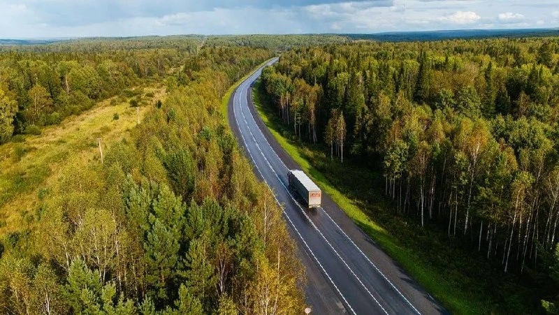На участке трассы Р-255 Сибирь между поселком Залари и городом Зима ускорили мобильный ...