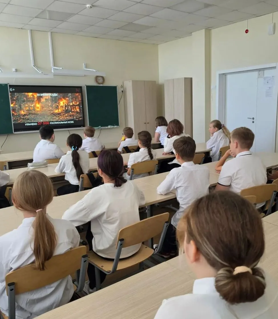 ⏰Понедельник в школе начался с «Разговоров о важном»