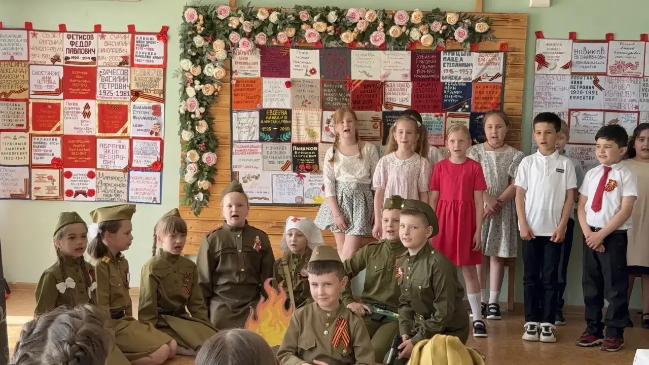 🇷🇺 Мы помним, мы гордимся!  В  МОУ «СОШ «Траектория успеха» зд.1 прошло трогательное патриотическое 