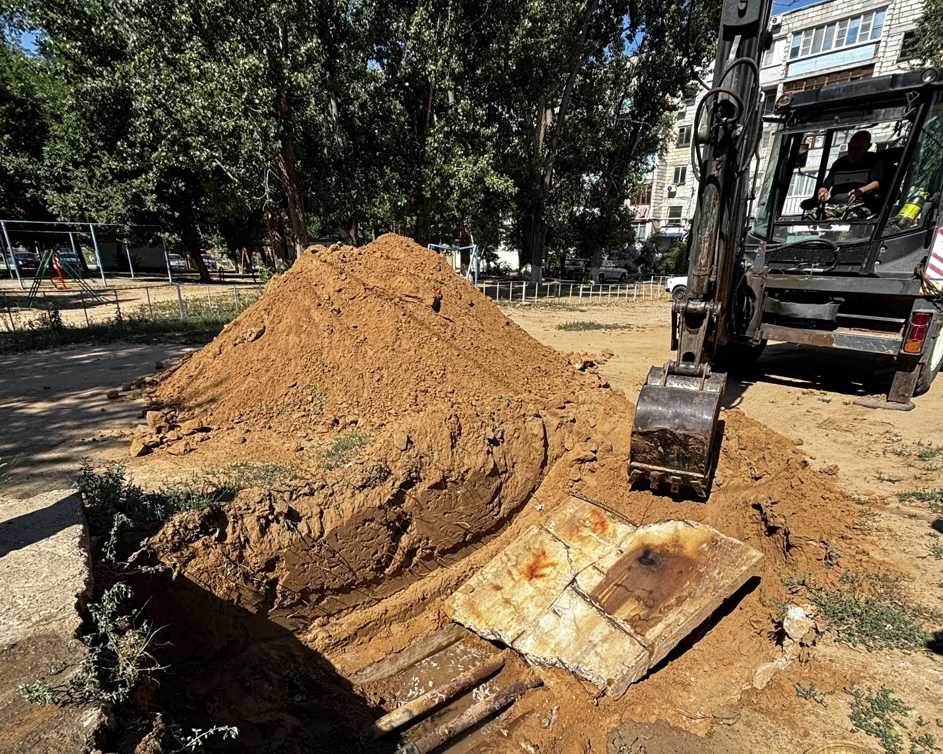 Вчера сотрудники МУП «Теплоснабжение» ликвидировали две небольшие аварии — на улицах Волгоградская, 