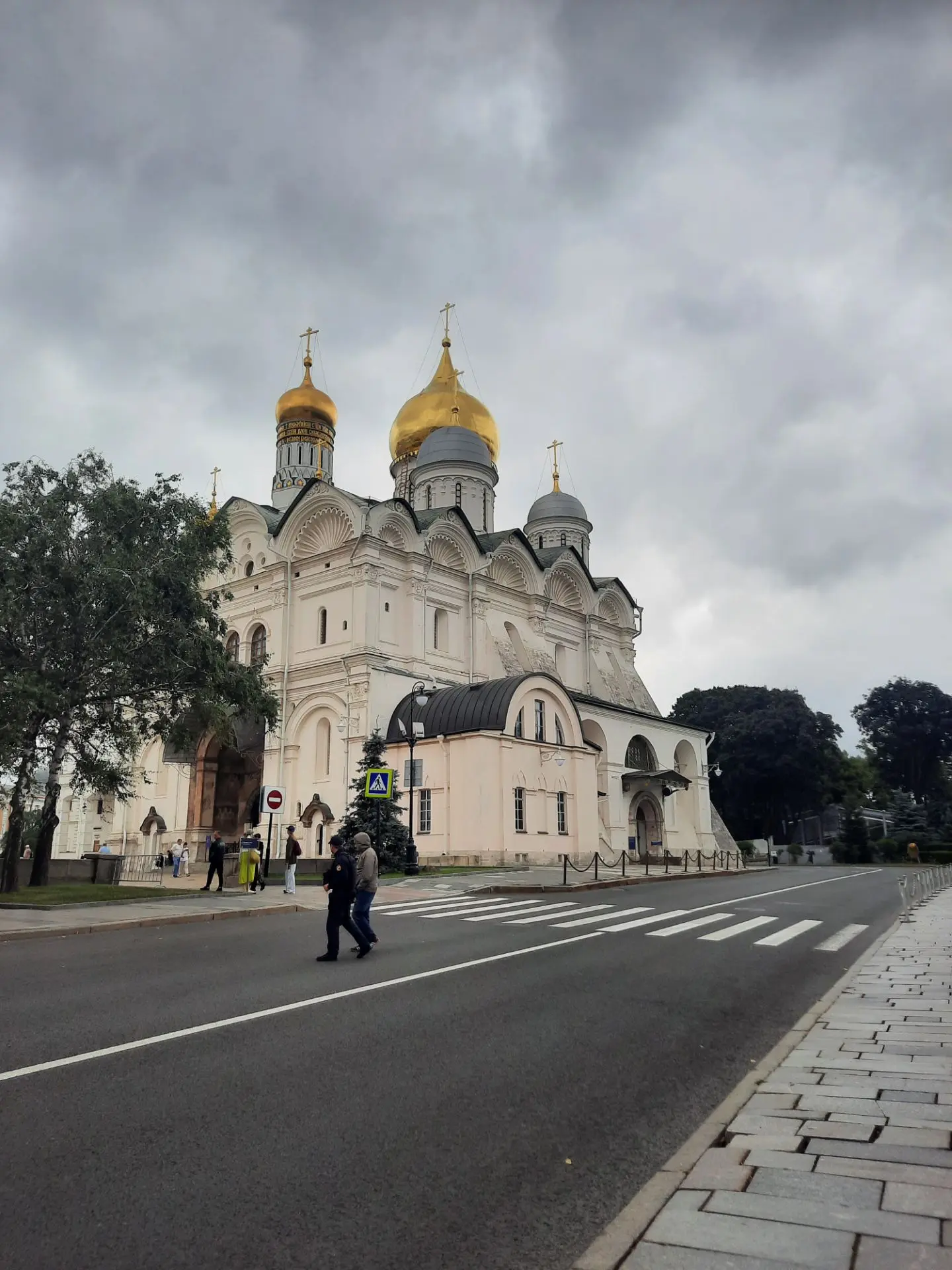 Многомерность бытия

Вчера совершенно неожиданно оказалась в музеях Московского Кремля.

Впечатление